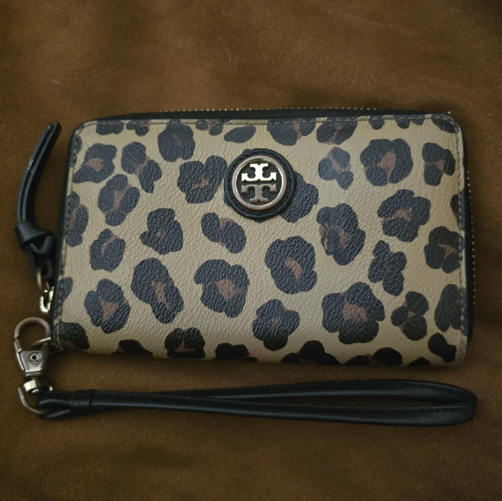 Tory Burch Kerrington Ocelot Print Zip Around Wallet — EUC